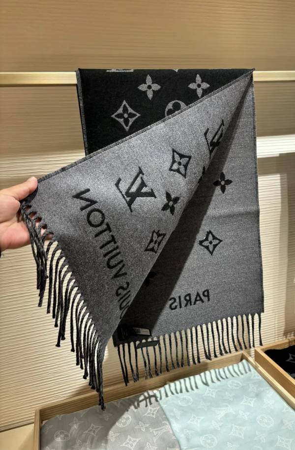 Louis Vuitton Scarf LVC00470